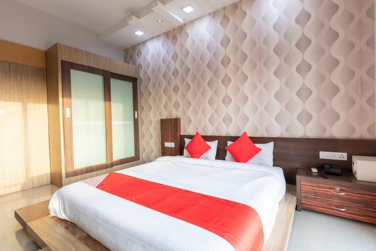 Oyo 42910 Hotel Rudra Palace Ratlām 객실 사진