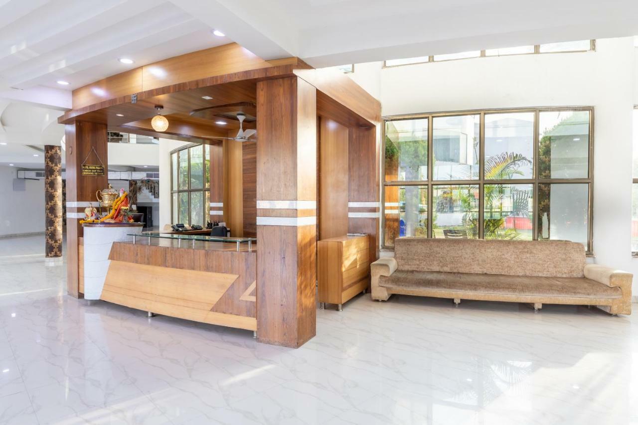 Oyo 42910 Hotel Rudra Palace Ratlām 외부 사진